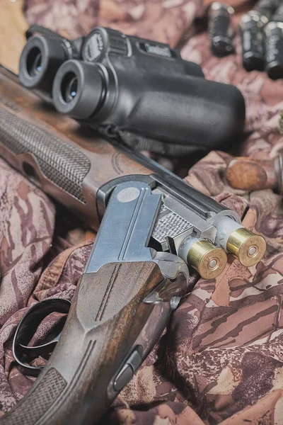 12 kalibrelik av tüfeği, dürbün ve fişekler.