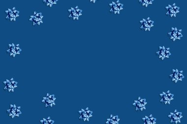 Mavi fiyonklu bayram mavisi arkaplan.