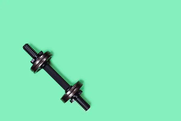 Renk arkaplanındaki Dumbbell.