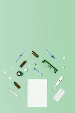 Özel ekipmanlı ilaç arkaplanı.