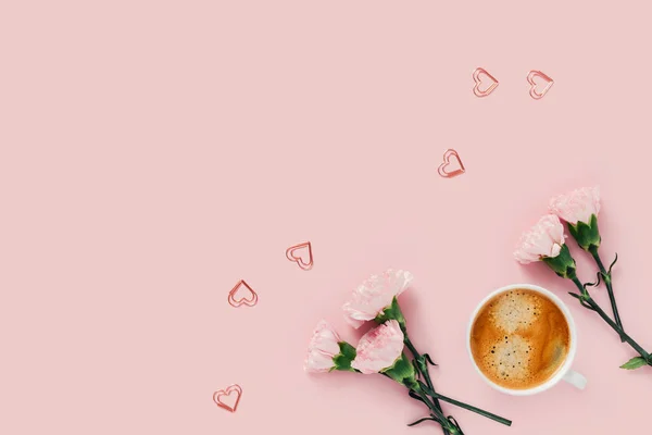 Pembe tonlarda romantik fotoğraf.