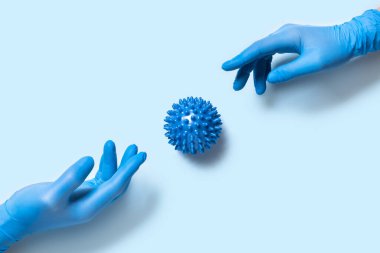 Mesafeni koru ve virüsün yayılmasını engelle. Kendin ve başkaları için endişelen..