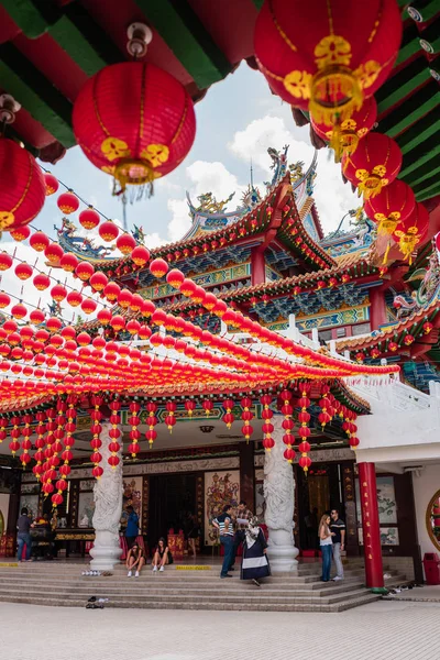 Kuala Lumpur, Malezya Pagoda... Tian Hou Tapınağı 'nda dizayn edilir, kırmızı fenerlerle süslenir.