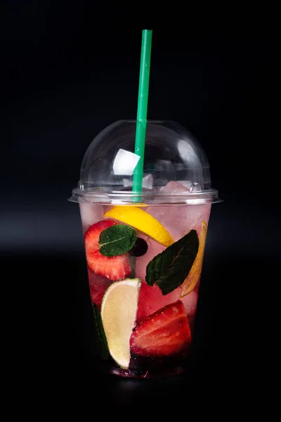 Naneli, limonlu, limonlu ve böğürtlenli limonata.
