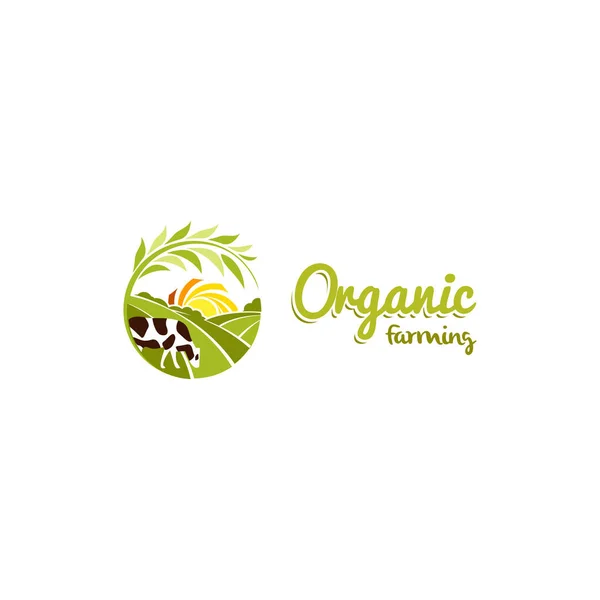 İzole soyut yuvarlak şekil kırsal manzara güneş, yeşil çayır ve inek logo, logo vektör çizim tarım organik. — Stok Vektör
