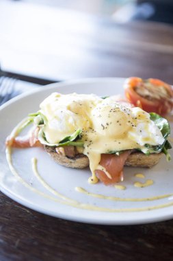 Duman Somon Yumurta Benedict