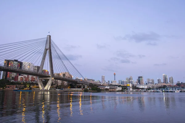 Utsikt över Sydney city och Anzac bridge — Stockfoto