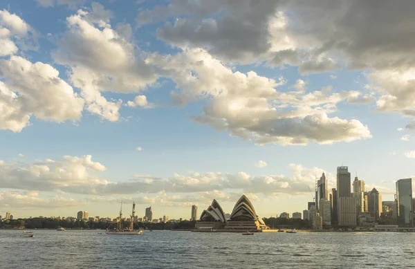 View of Opera house and Sydney city — Stock Photo, Image