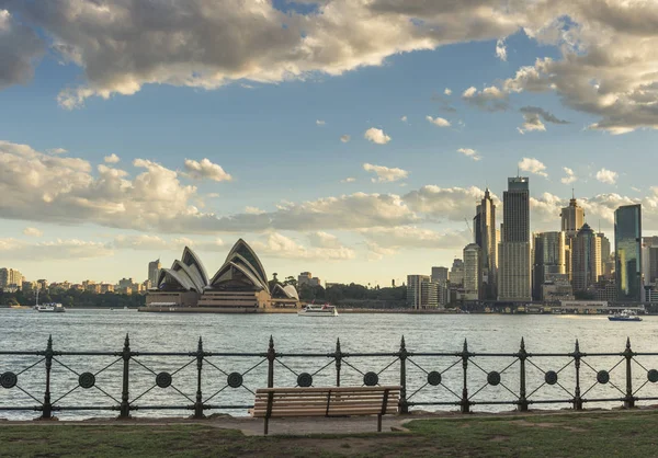 オペラハウスとシドニー市 — ストック写真