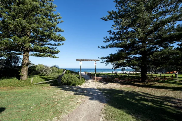 Praia das cavernas no norte de Sydney . — Fotografia de Stock