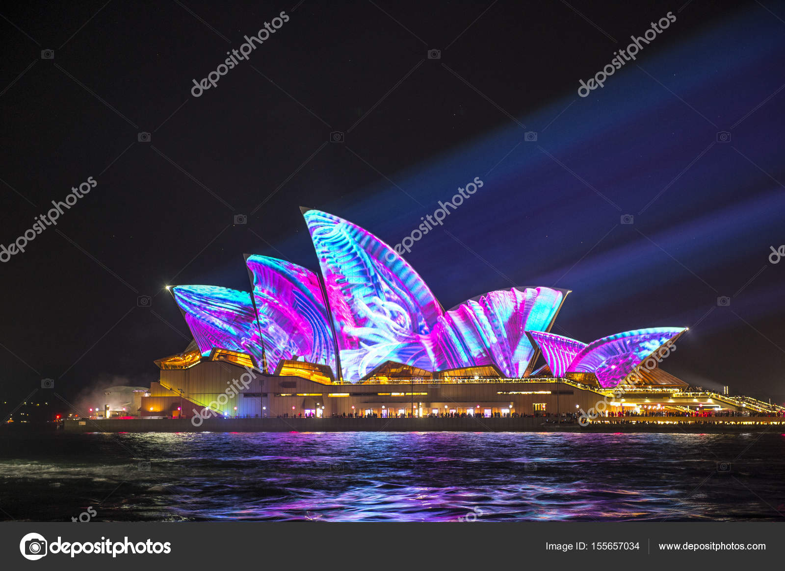 シドニー オペラ ハウスが鮮やかなシドニー 2017 中ライトを点灯