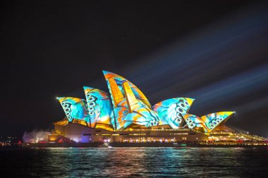 Sidney Opera Evi ışık canlı Sydney 2017 sırasında aydınlatılmış.