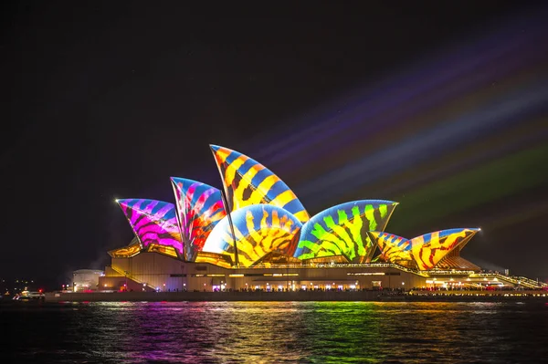 Sydney Opera House illuminated light during Vivid Sydney 2017 — Stock Photo, Image