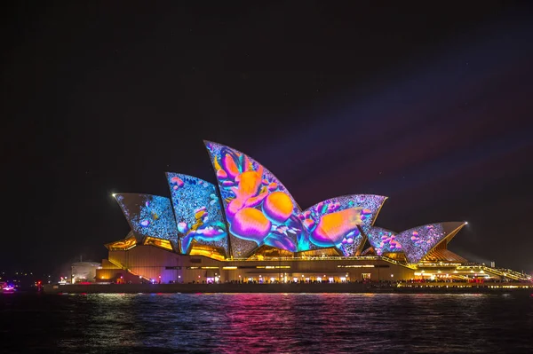 Sydney Opera House verlicht licht levendige Sydney 2017 — Stockfoto