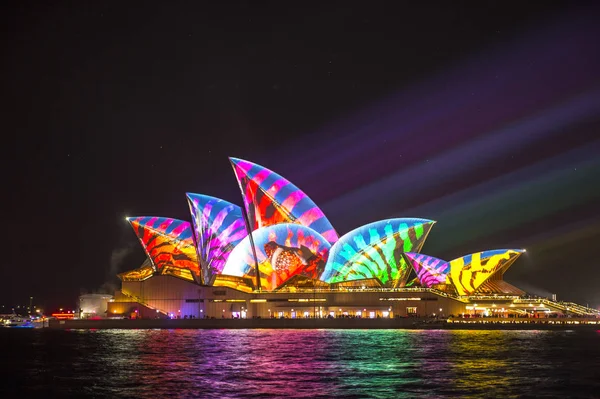 Sydney Opera House illuminated light during Vivid Sydney 2017 — Stock Photo, Image