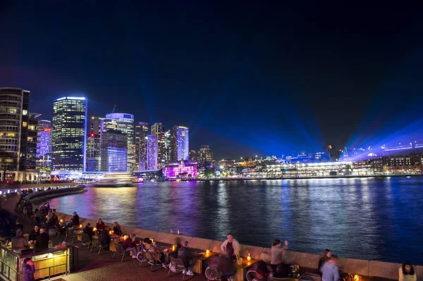 Sydney city i Opera w Sydney podczas Vivid Sydney 2017 r. — Zdjęcie stockowe