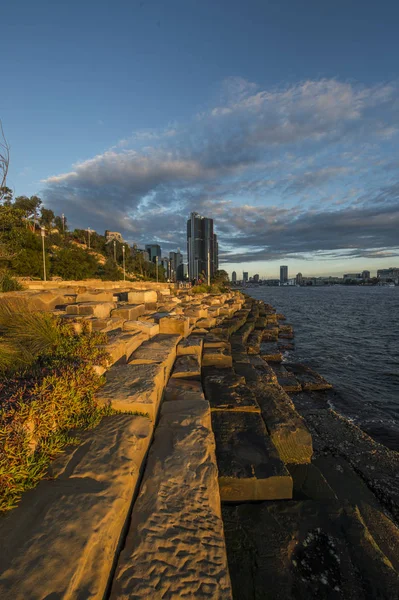 黄昏时的 barangaroo 点和达令港 — 图库照片