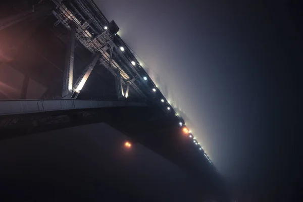 Couverture du pont du port de Sydney avec brouillard la nuit . — Photo