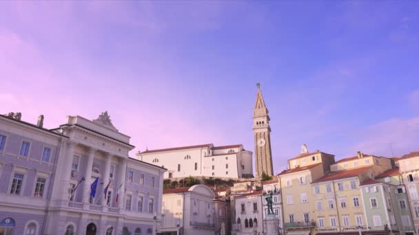 Beau coucher de soleil sur la place Tartini à Piran, Slovénie — Video