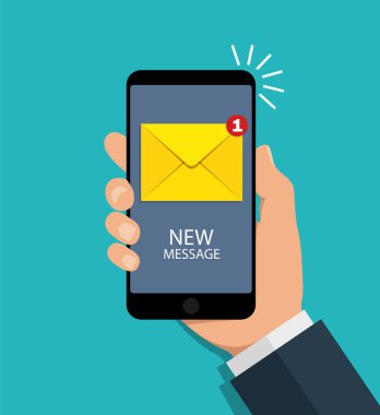 Ekranda SMS olan el ele tutuşan telefon. İzole edilmiş arka planda gelen e-postası olan çizgi film mobil modeli. Mesajlı düz bir cep telefonu simgesi. Siyah elektronik cihaz devrede. Gelen posta kutusu. Tasarım vektörü