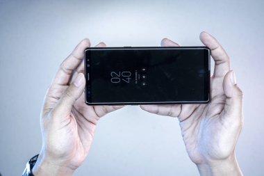 Samsung Galaksi Notu 8 akıllı telefon.