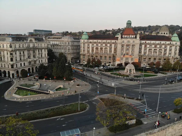 Vue Aérienne Des Bâtiments Gellert Trafic Carrefour Budapest Hongrie — Photo