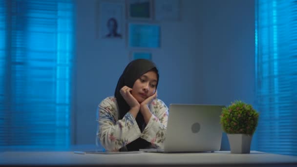 Soft Focus Young Beautiful Asian Muslims Wearing Black Headscarves Getting — Stock Video