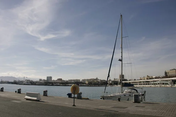 Limanlar şehrinin ışığı ve onun tarihi İspanya