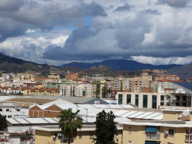 Güney kıyısındaki İspanyol şehri, Akdeniz, bina, dükkan, restoran, manzara.