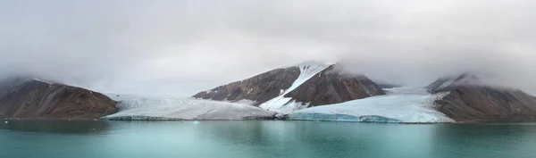 Panorama Glaciar Montañas Isla Ellesmere Parte Región Qikiqtaaluk Territorio Canadiense —  Fotos de Stock