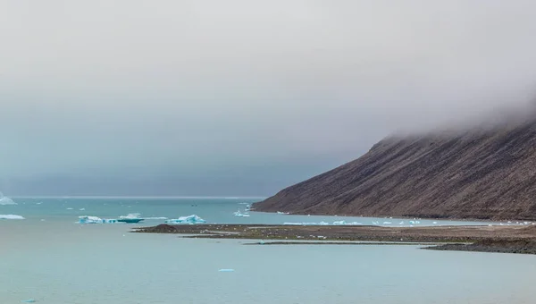 Scenery Icebergs Mountains Croker Bay Devon Island Nunavut Canada — Stockfoto