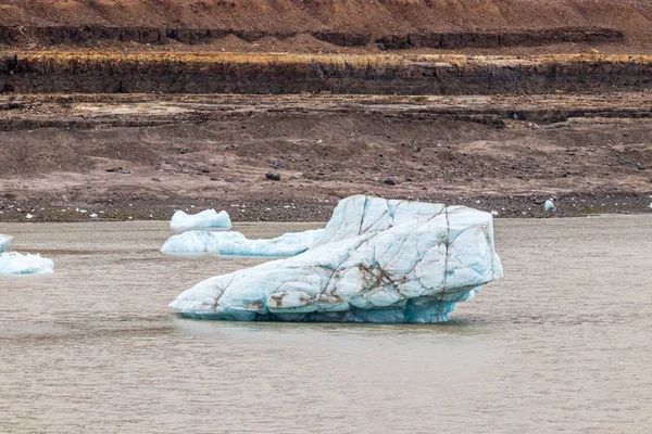 Ένα Παγόβουνο Επιπλέει Στο Croker Bay Devon Island Nunavut Καναδάς — Φωτογραφία Αρχείου
