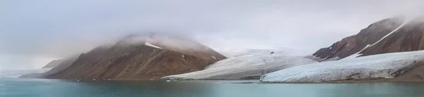 Πανόραμα Ενός Παγετώνα Και Των Βουνών Στο Ellesmere Island Μέρος — Φωτογραφία Αρχείου