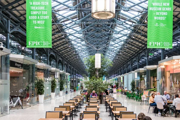 Der food court im epischen einwanderungszentrum in dublin, irland — Stockfoto