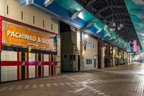 Das otaru miyakodori einkaufsviertel in der nacht menschenleer, hokkaido, japan. — Stockfoto