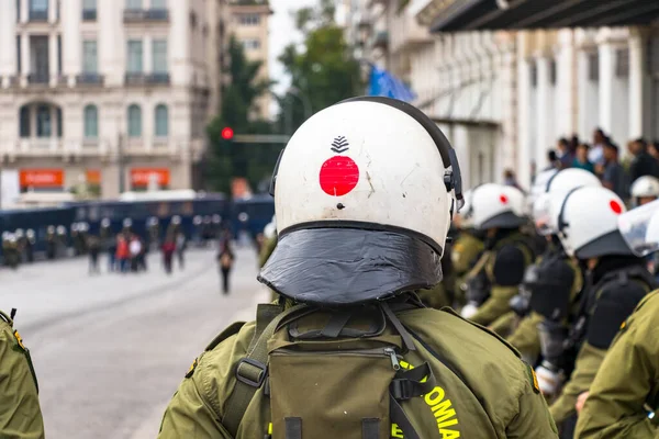 Members of the Greek Riot Police force, deployed next to Syntagma square to protect the Parliament. — Stock Photo, Image