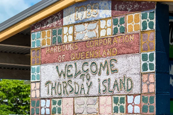Perşembe Adası, Avustralya 'da bir duvardaki hoş geldin tabelası. — Stok fotoğraf