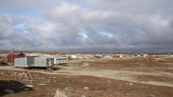 Wohnhäuser und Siedlungen in Clyde River, Nunavut, Kanada. — Stockvideo