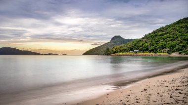 Hamilton Adası, Queensland, Avustralya 'da bir sahil manzarası