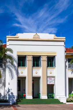 Cairns Gümrük Dairesi 'nin eski binası şu anda Cairns, Avustralya' da bir kahve dükkanı..