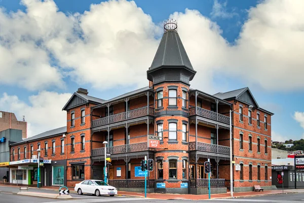 Un edificio tradicional en una esquina del centro de la ciudad en Burnie, Tasmania, Australia . —  Fotos de Stock