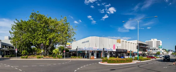 Avustralya 'nın Cairns kentindeki Grafton Caddesi' nde bulunan Ziyaretçi Bilgi ve Kayıt Merkezi.. — Stok fotoğraf
