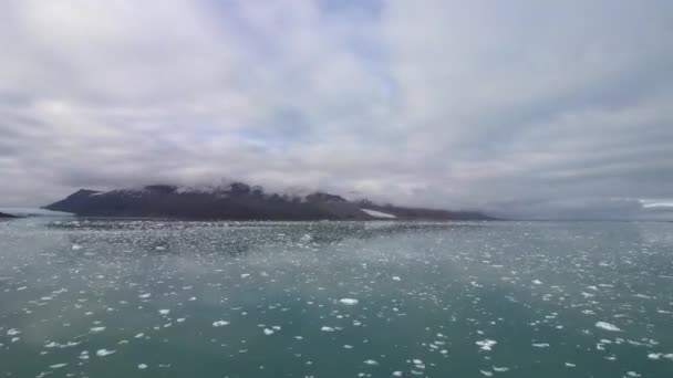 Monacobreenový ledovec v Liefdefjordu, Svalbard, Norsko — Stock video