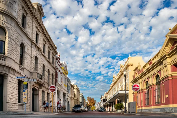 Edifícios antigos em Cliff St em Fremantle, Austrália — Fotografia de Stock