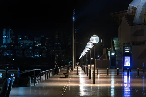 Die Promenade des Opernhauses bei Nacht, Sydney, Australien. — Stockfoto