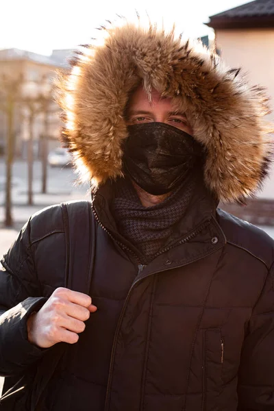 Man Mask Med Väska — Stockfoto