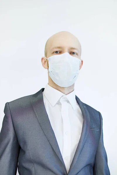 Image Affärsman Bär Antibakteriell Mask Mot Virus Och Föroreningar — Stockfoto