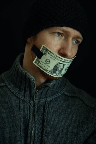 腐败和贿赂的概念形象 为钱沉默 用一美元钞票封口的人的画像 — 图库照片