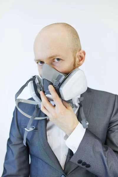 바이러스와 오염으로부터 마스크를 사업가의 — 스톡 사진