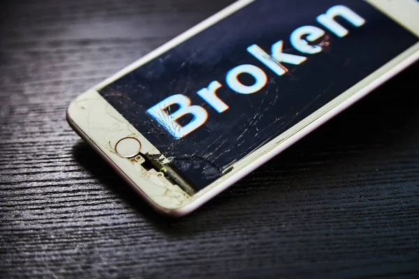 Imagen Smartphone Con Pantalla Rota Palabra Broken —  Fotos de Stock